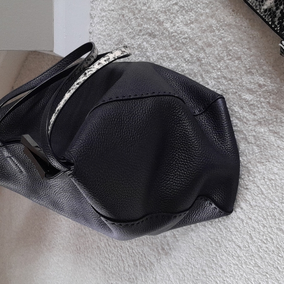 Tote - Picture 6 of 9